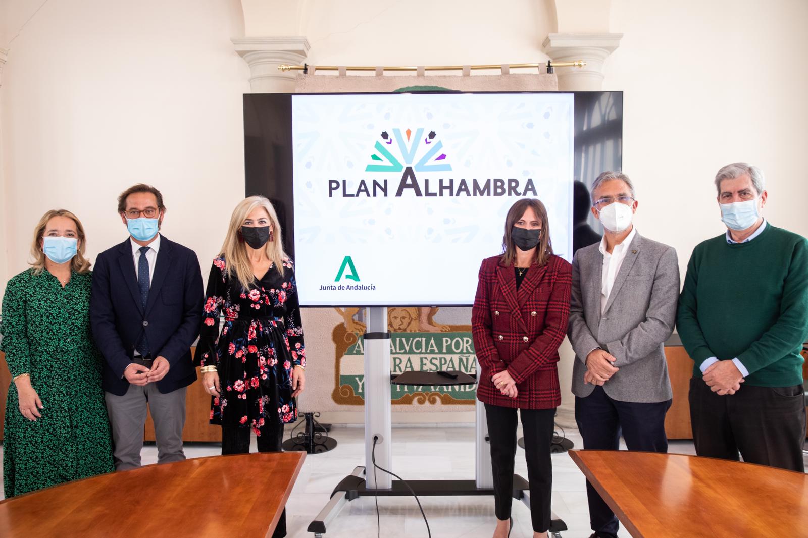 Víctor Medina y el resto de autoridades y técnicos en la reunión del Plan Alhambra