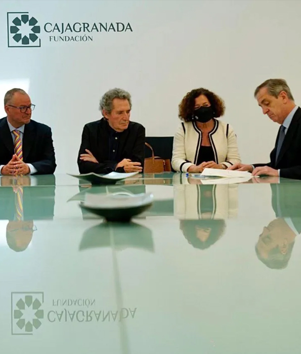 Miguel Ríos, Pilar Aranda y otras personalidades en la firma de la Fundación Miguel Ríos