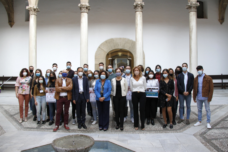 Foto de grupo de los asistentes al evento en Hospital Real