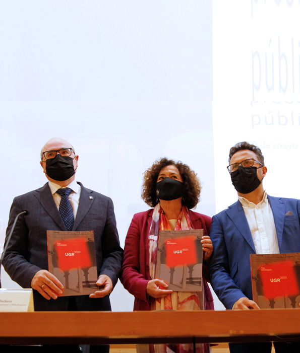plan estratégico Perdro Mercado, Pilar Aranda y Salvador del Barrio en la presentación del Plan Estratégico UGR 2031
