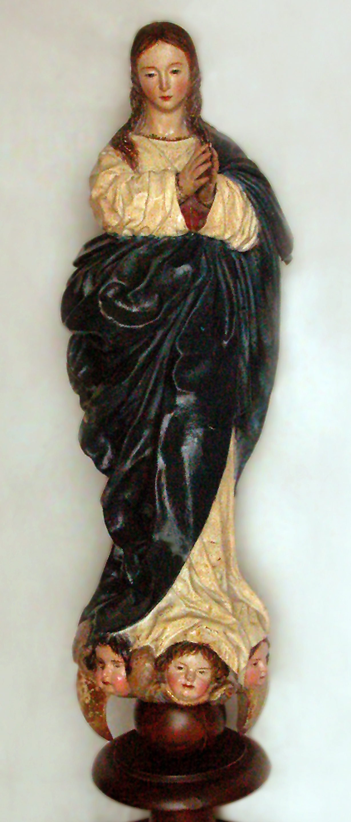 Una talla representando la Virgen inmaculada